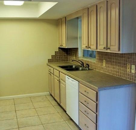 5th image of 1525 SW Gadsan Ave