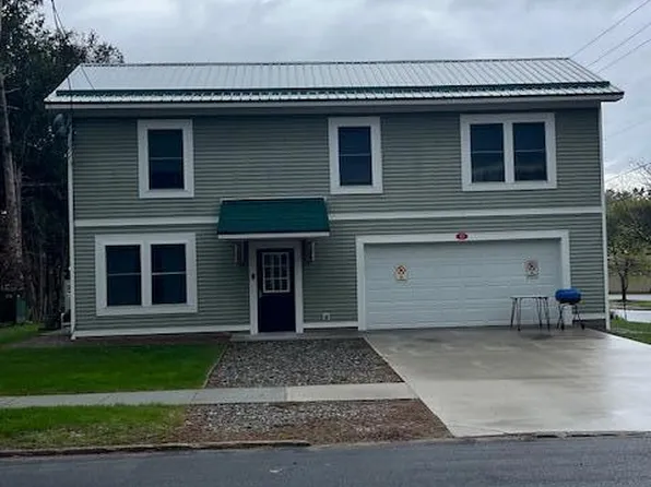 23 Vine St, Keeseville, NY 12944