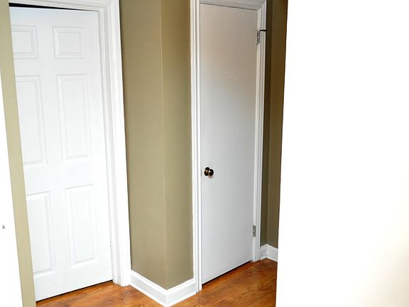 3rd image of 206 Carlton Ter