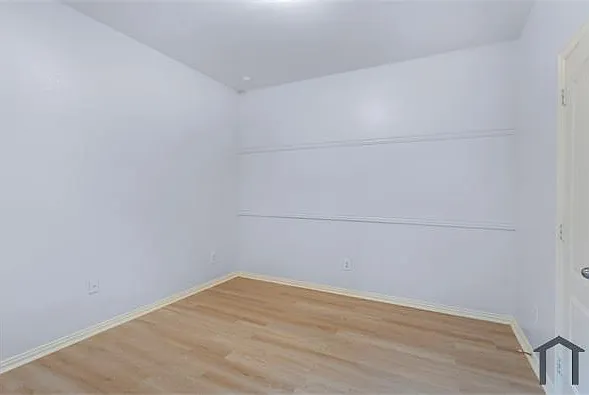 933 Bens Dr — Photo 15