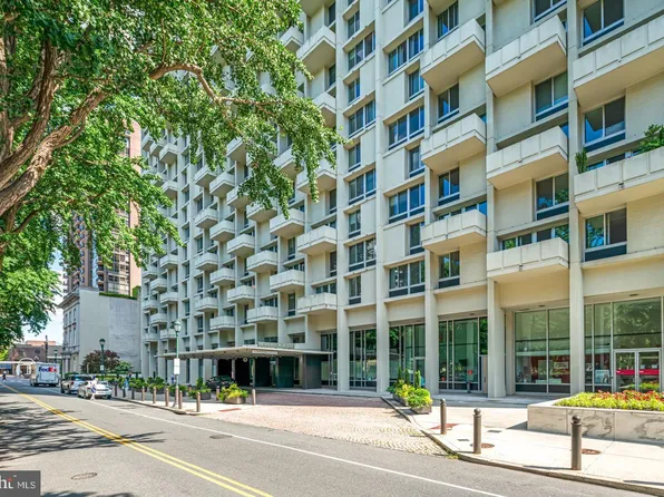 604 S Washington Sq APT 217, Philadelphia, PA 19106