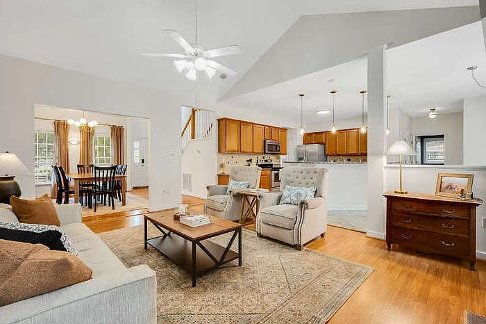 607 Green Garden Cir — Photo 9