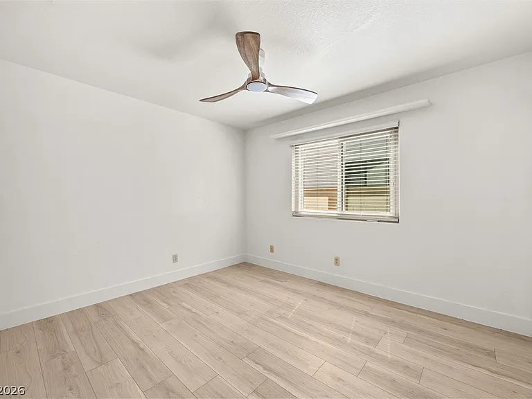360 Humboldt North Dr — Photo 32