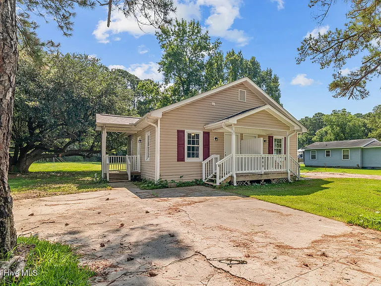 109 Rodeo Ln — Photo 1