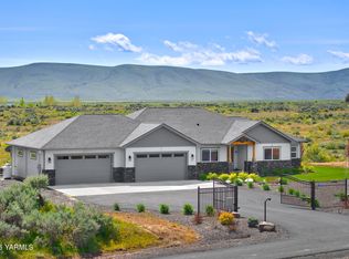 448 Red Tail Rd, Yakima, WA 98908