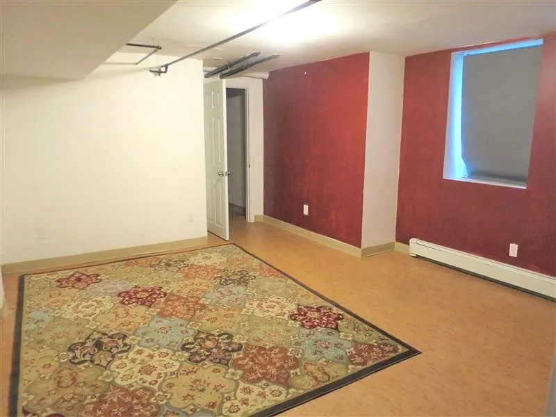 5 bed, 9999 sqft, $5,295 — Photo 4