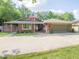 116 Kisiwa Pkwy, Hutchinson, KS 67502