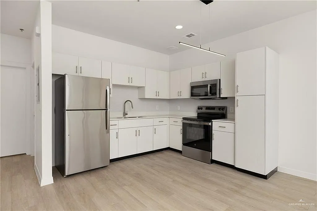 3 bed, 2.0 bath, $1,775 — Photo 4