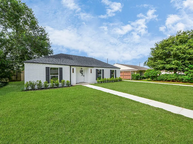 6249 Locke Ln — Photo 9