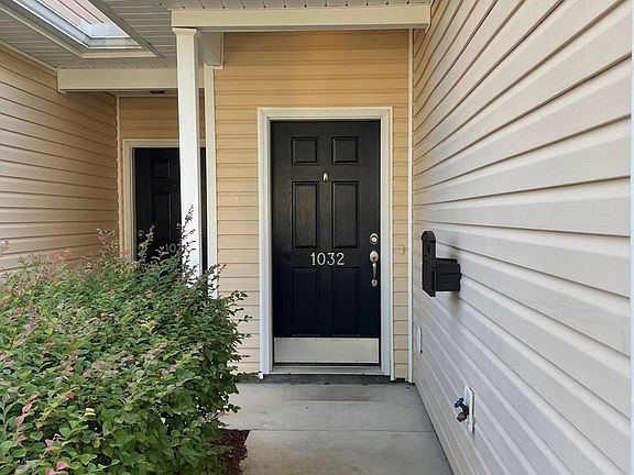 4th image of 1032 Fairway Ln