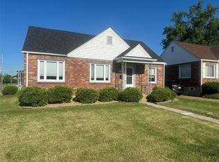 8721 Neier Ln, Saint Louis, MO 63123