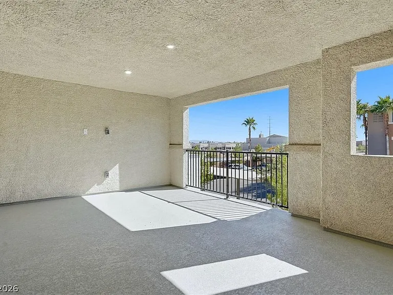 8667 Luxuriant Ave — Photo 7