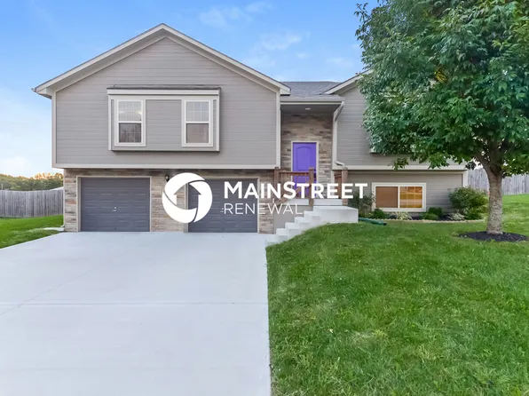 400 Golfview Dr, Pleasant Hill, MO 64080
