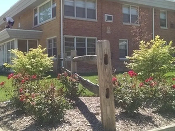 821 W Greenwood Ave #1, Waukegan, IL 60087