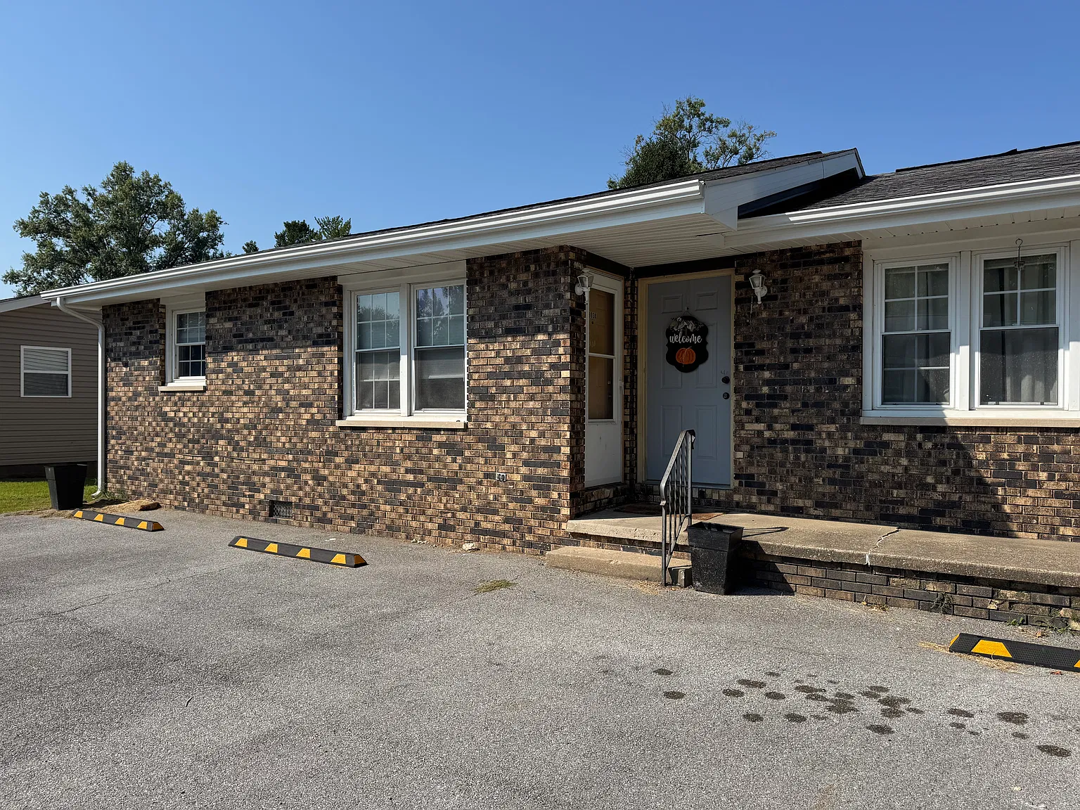2 bed, 800 sqft, $800 — Photo 1