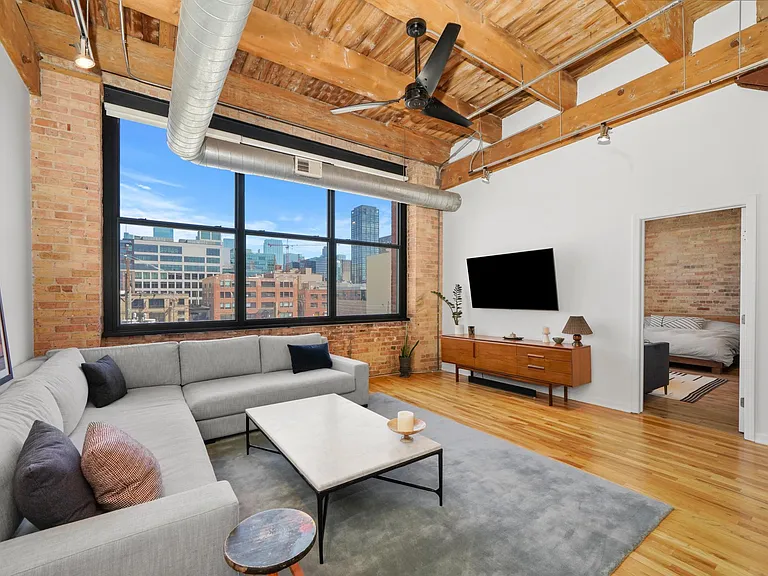 312 N May St #3D — Photo 7