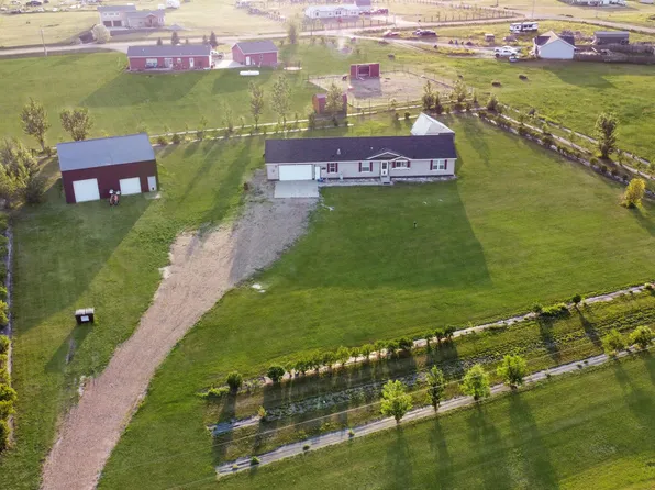 5733 Freedom Ln, Williston, ND 58801