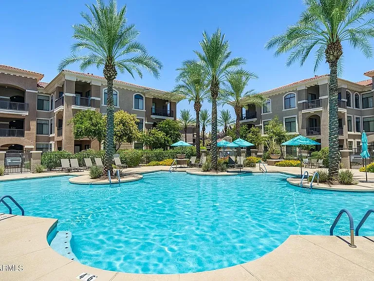 Aderra community pool