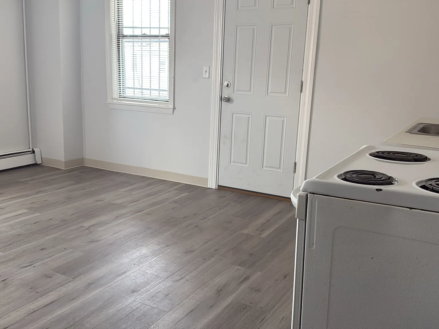 3 bed, 950 sqft, $1,700 — Photo 4