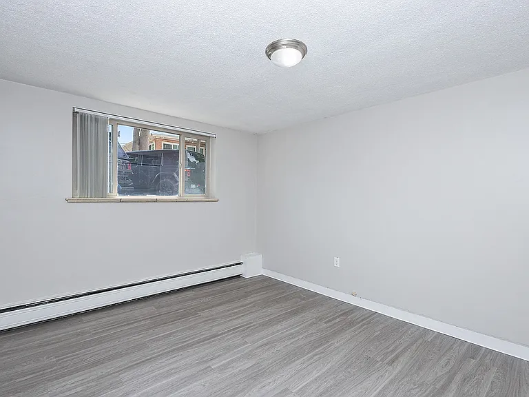 Kent Apartments — Photo 35