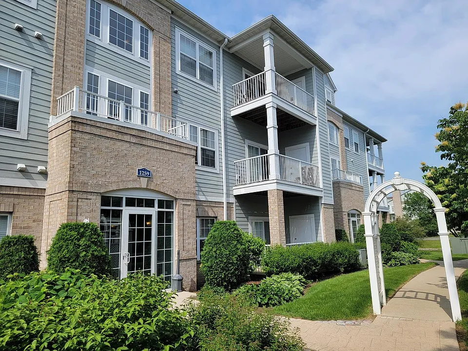 1259 W Lake St #206