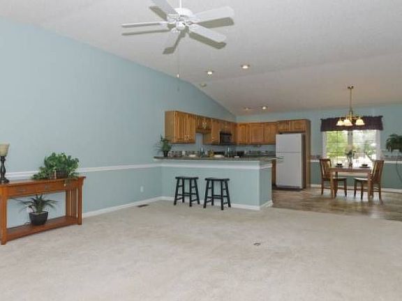 Kitchen open to Liv rm