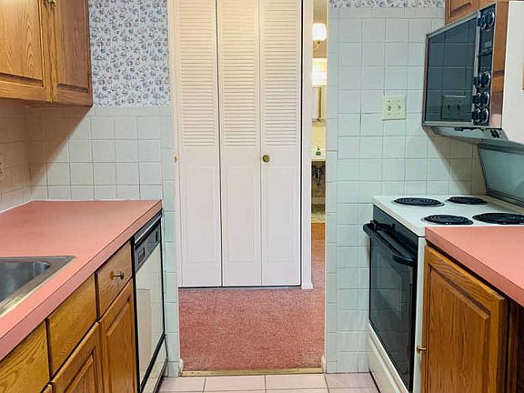 4th image of 1901 John F Kennedy Blvd APT 605