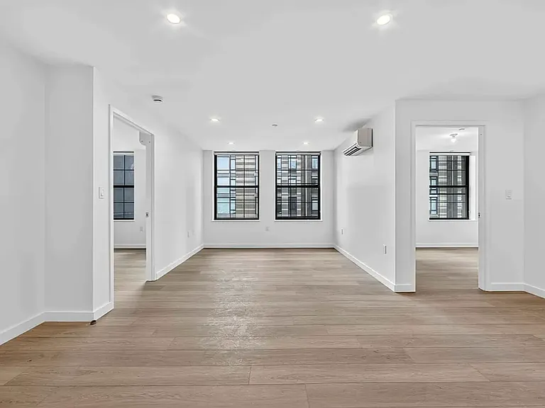225 E 134th St #5I — Photo 4