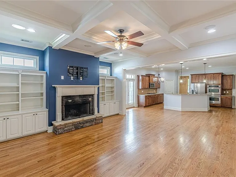 1645 Woodward Way — Photo 43