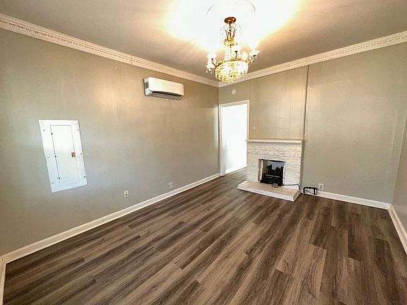 2nd image of 907 Charles Ave