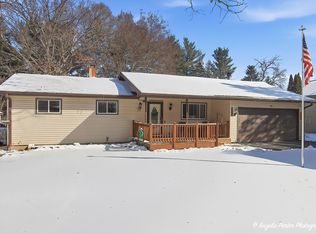 5218 Parkview Dr, Mccullom Lake, IL 60050