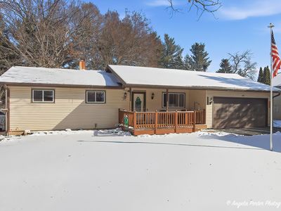 5218 Parkview Dr, Mccullom Lake, IL, 60050