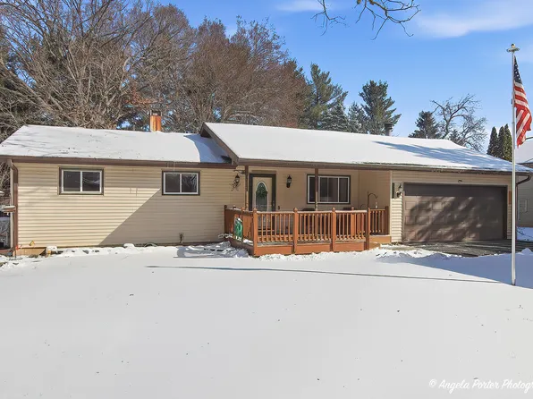 5218 Parkview Dr, McCullom Lake, IL 60050