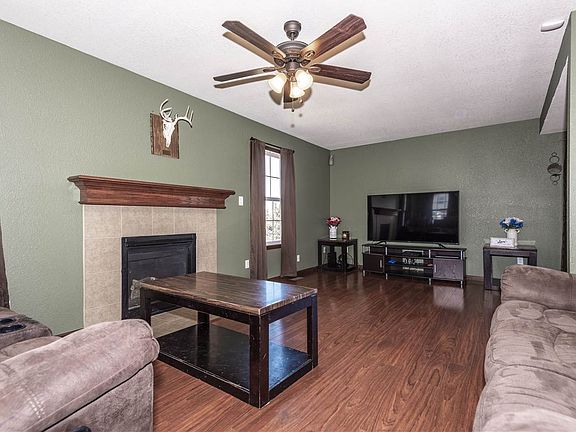 3rd image of 1810 Carmen Ct