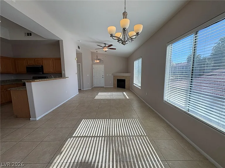 2305 W Horizon Ridge Pkwy #3923 — Photo 3