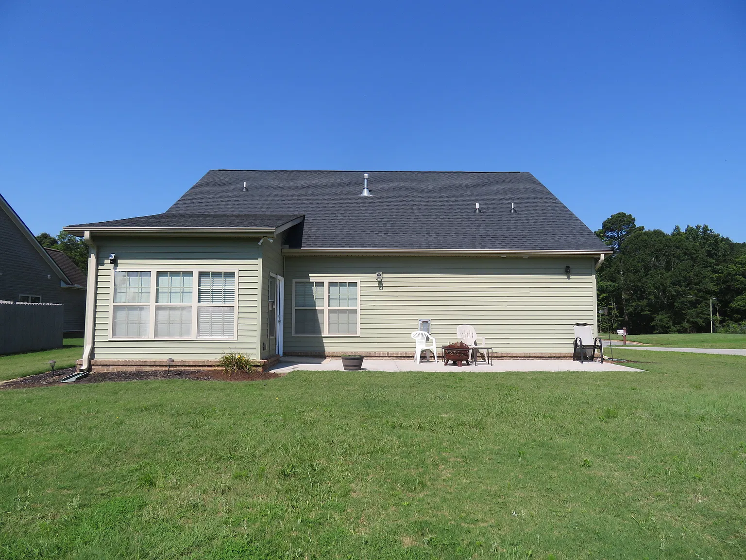 3 bed, 1708 sqft, $1,995 — Photo 4