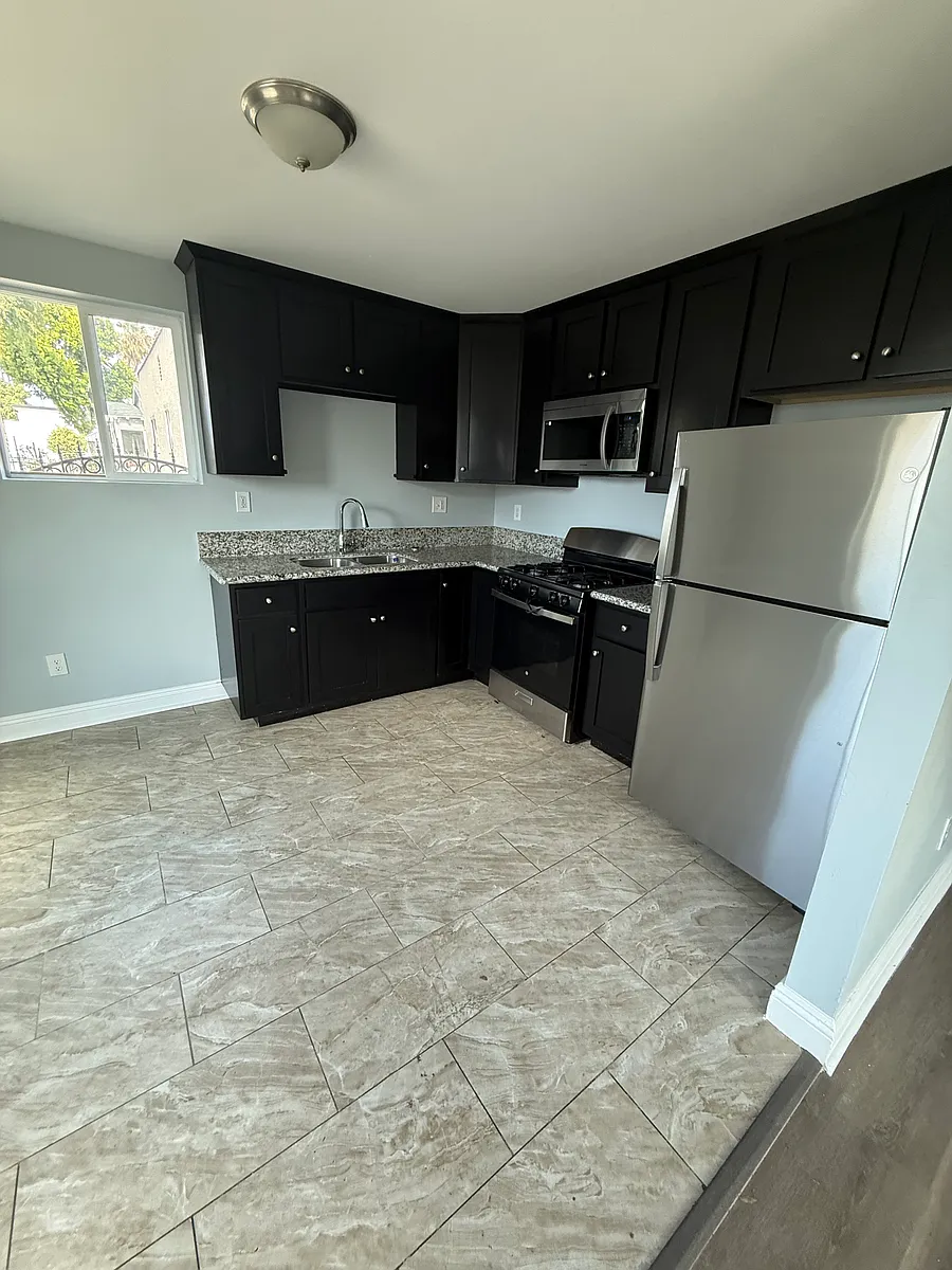 Building Photo - 1729 W 84th Pl