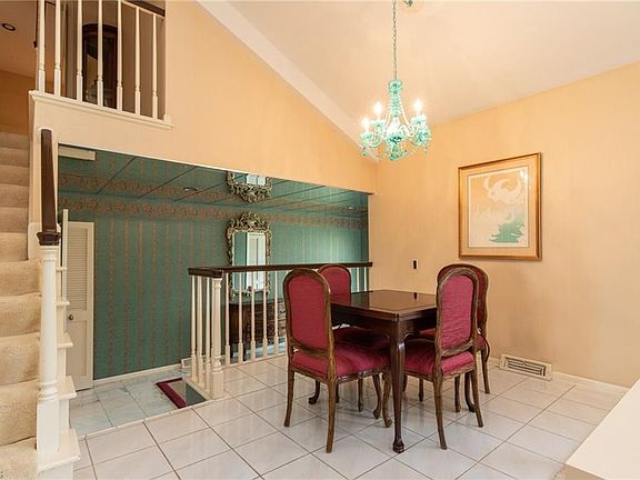 3rd image of 25339 Cardington Dr