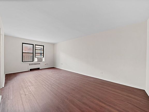 3rd image of 14336 Barclay Ave APT 5E