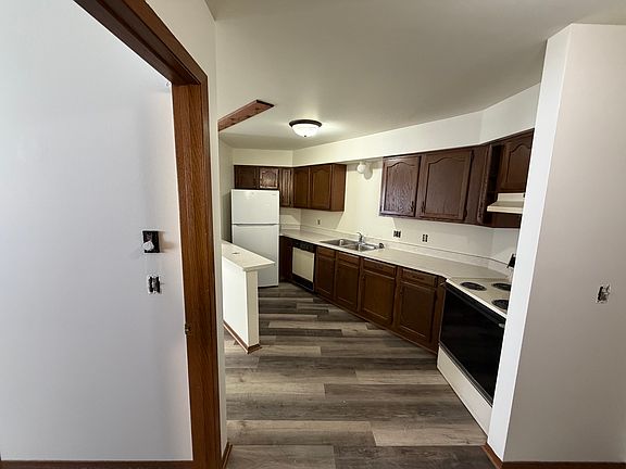 2nd image of 920 Courtney Ln #9