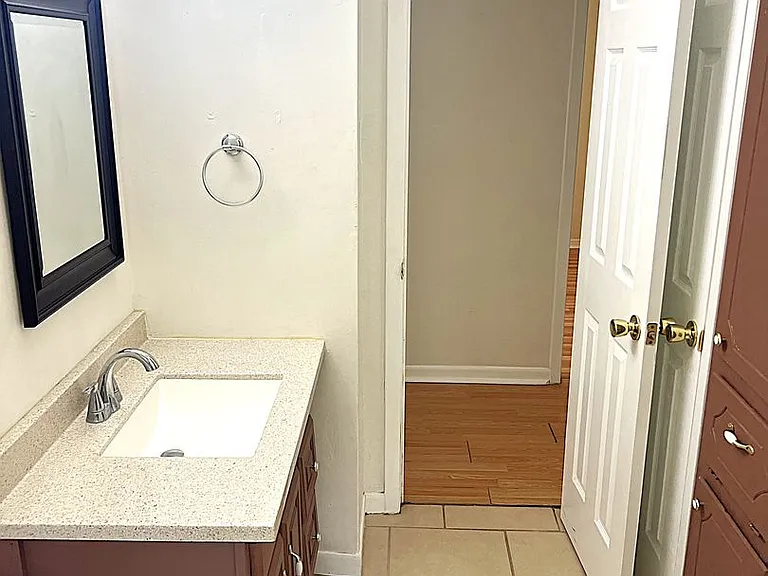 560 Beverly Dr — Photo 11