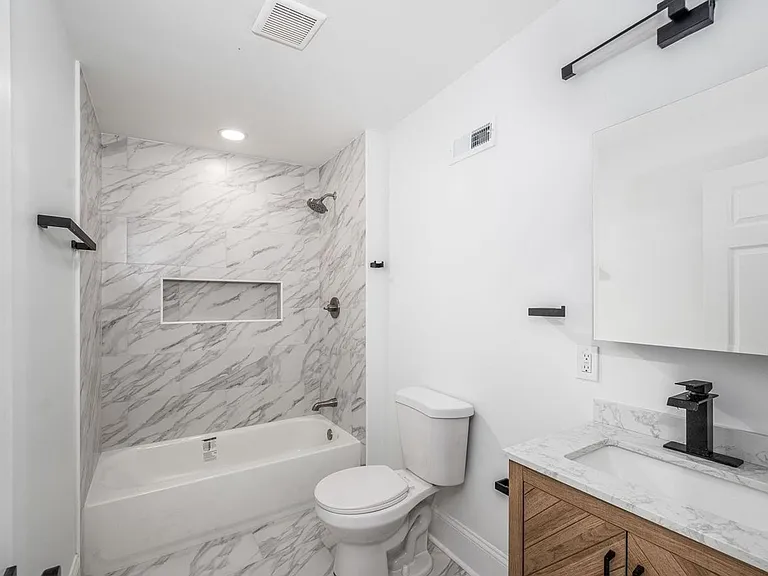 2042 E Somerset St — Photo 15