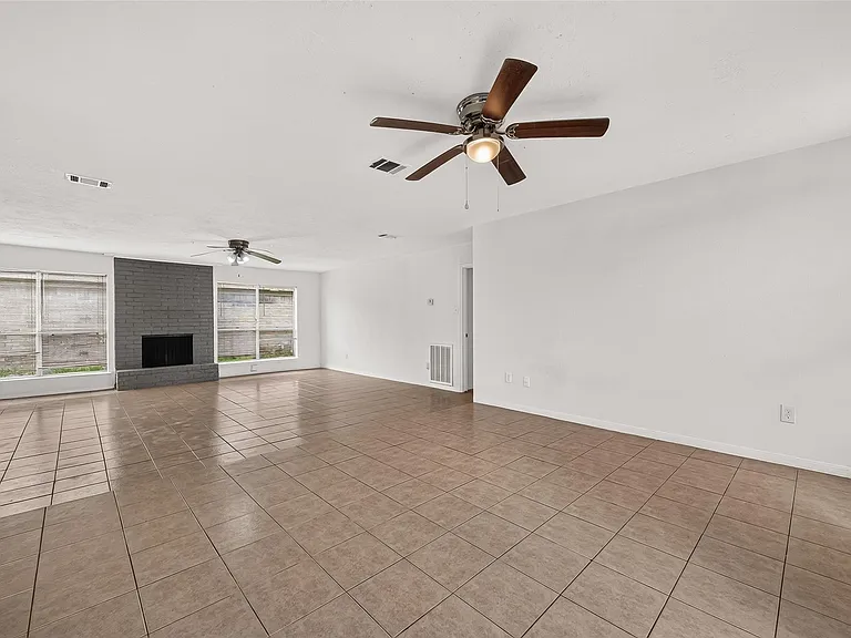 2523 Creekway Cir — Photo 13