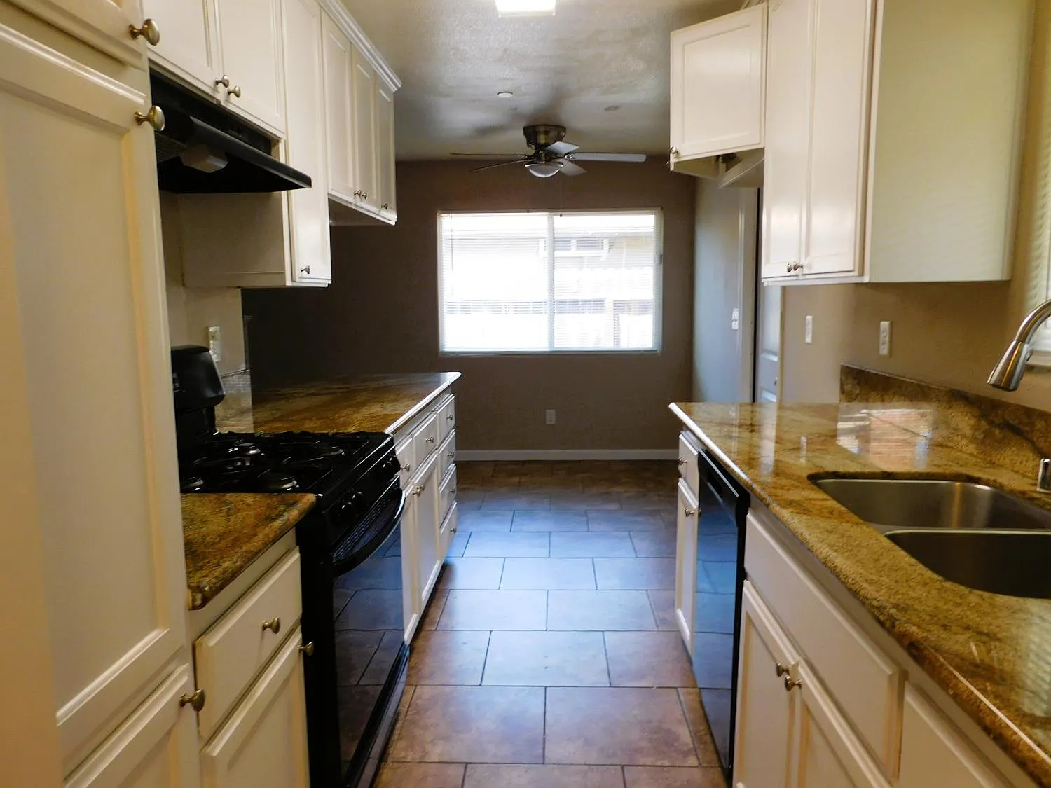 3 bed, 1282 sqft, $2,250 — Photo 4