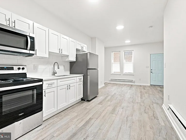 3238 N Woodstock St — Photo 4