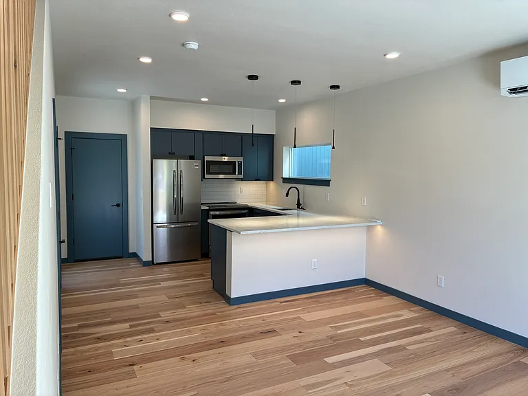 910 NE Norton Ave #1 — Photo 4