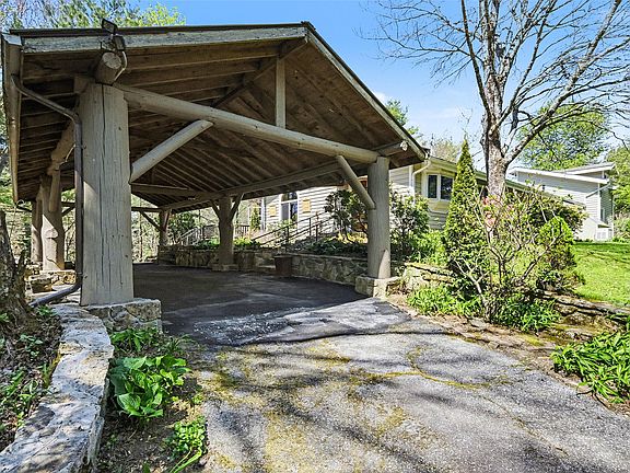 3rd image of 125 Pines Road