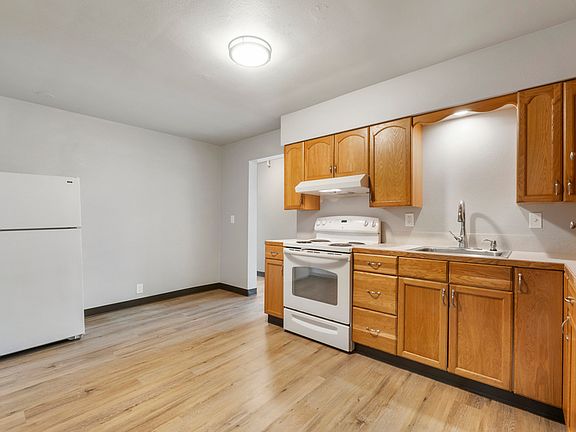 3rd image of 403 1/2 Garfield St S APT 19