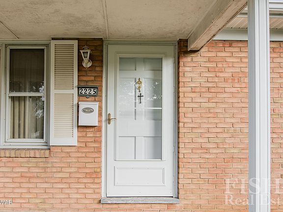 5th image of 2225 Reed St