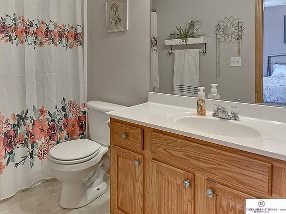 3rd image of 15834 Cherrywood St